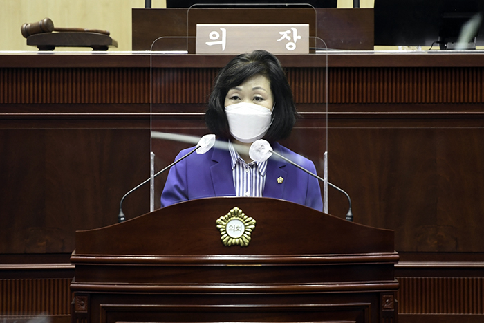이의안 에비후보가 26일 오전 동대문구의회 312회 본회의에서 시의원선거 출마를 밝히고 있다