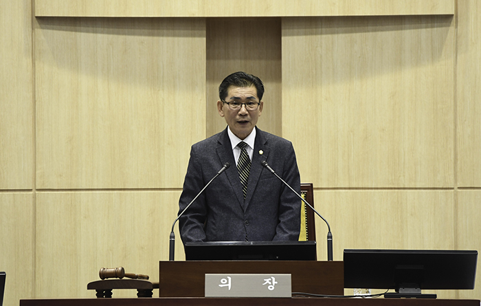 9대 전반기 의장에 선출된 이태인 의장사진 동대문구의회 제공