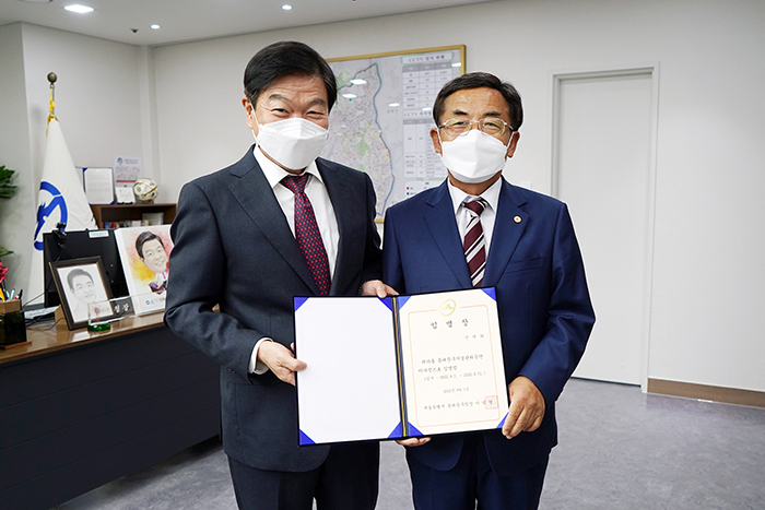 이필형 동대문구청장사진 왼쪽 동대문시설관리공단 인택환 신임 이사장사진 오른쪽