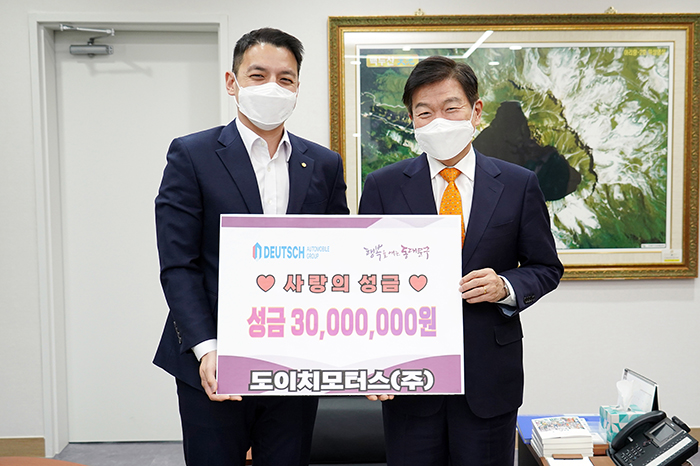 이필형 동대문구청장사진 오른쪽 권혁민 도이치모터스 대표이사사진 왼쪽
