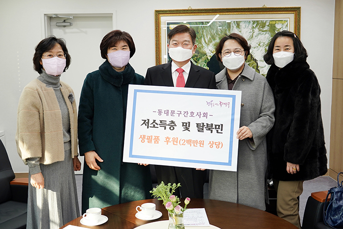 이필형 동대문구청장사진 가운데 서현기 동대문구간호사회 회장사진 왼쪽 두 번째