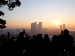 성동구, 응봉산 해맞이 축제에 2천여명 주민 모여..새해 소망 다짐 기사 이미지