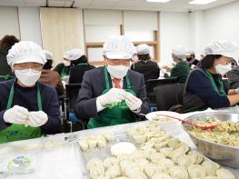 동대문구자원봉사센터, 수제만두 4,500개 및 가래떡 나눔 봉사 진행 기사 이미지