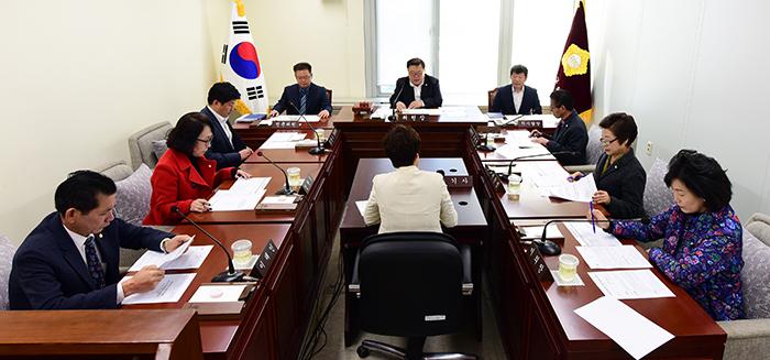 운영위원회위원장 정승환 회의 모습