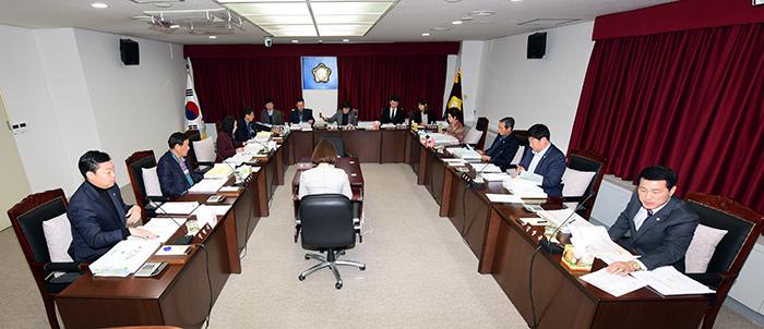 예산결산특별위원회위원장 신복자 회의 모습