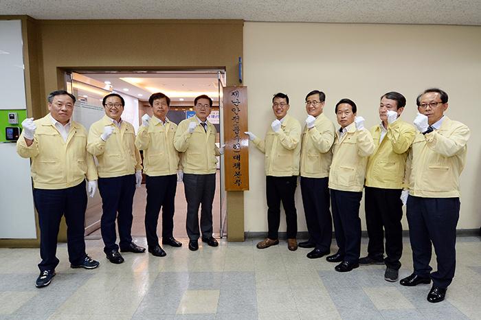 유덕열 구청장왼쪽 안 최홍연 부구청장오른쪽 안사진  동대문구 제공