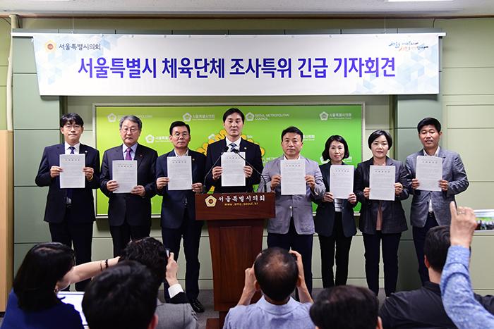 왼쪽부터 이병도 의원 박순규 의원 정진철 의원 김태호 의원 조상호 의원 이승미 의원 이은주 의원 정진술 의원