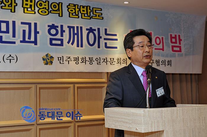 이영섭 회장이 2018년 북한이탈주민과 함께하는 송년회에서 인사말을 하고 있다