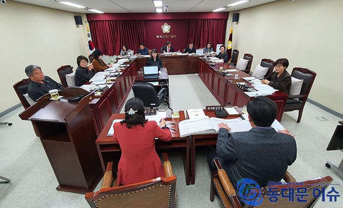 행정기획위원회위원장 이태인 2020년 예산안 심사 모습