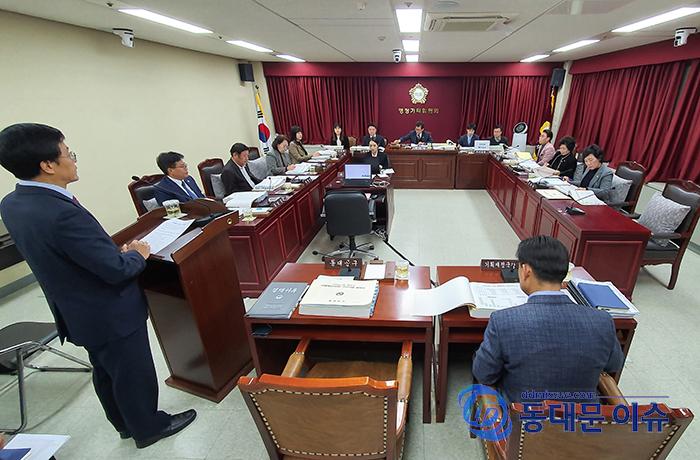 행정기획위원회위원장 이태인 2020년 예산안 심사 모습