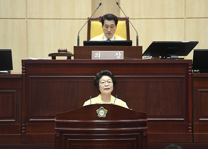 이순영 예결특위위원장이 2020년도 1차 추경안을 설명하고 있다