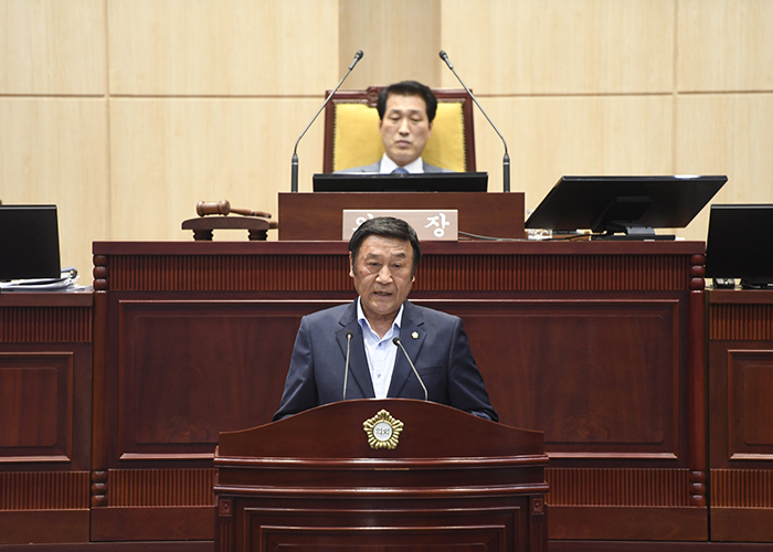 이현주 신임 의장이 지난 6월 30일 동대문구의회 제298회 임시회에서 당선인사를 하고 있다