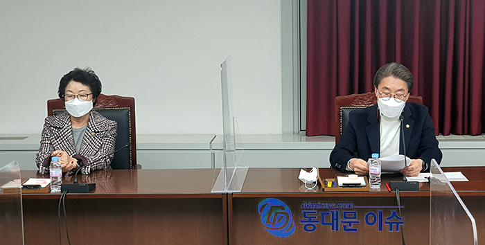 전범일 구의원오른쪽 이순영 구의원왼쪽