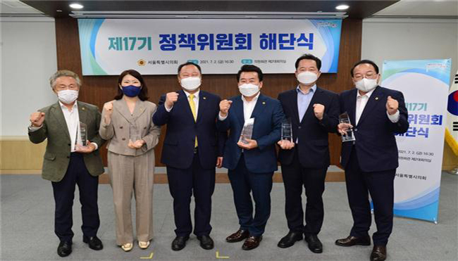 왼쪽부터  이광성 소위원장 이경선 소위원장 김인호 서울시의장 정지권 정책위원장 임종국 소위원장 장상기 소위원장