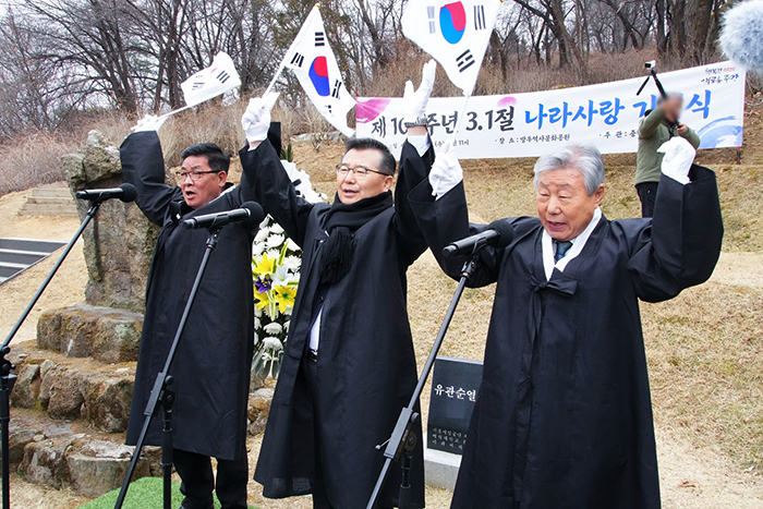 사진 류경기 구청장가운데 유연승 광복회 중랑구지회 회장왼쪽 이은갑 유관순열사기념사업회 부회장오른쪽