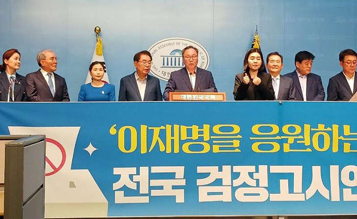 김인호 전 서울시의회 의장 등 검정고시 출신 119인이 이재명 후보 지지를 선언했다 김 전 의장은 교육복지 중심의 의정활동을 통해 시민 삶의 질 향상에 기여했고 이 후보의 공정한 사회 구현에 대한 비전에 공감했다 김 전 의장은 지지선언을 통해 공정한 기회가 주어지는 사회를 만들 적임자가 이재명 후보임을 확신한다고 밝혔다 이 자리에는 정세균  국무총리를 비롯한 더불어민주당 중앙선대위 직능본부 임오경 수석본부장과 검정고시 동문인 허종식 더불어민주당 국회의원인천 동구 미추홀구갑 백재현 전 국회의원 등이 함께 했다