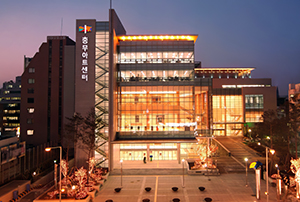중구, 충무아트센터 개관 20주년 맞아 새 단장 기사 이미지