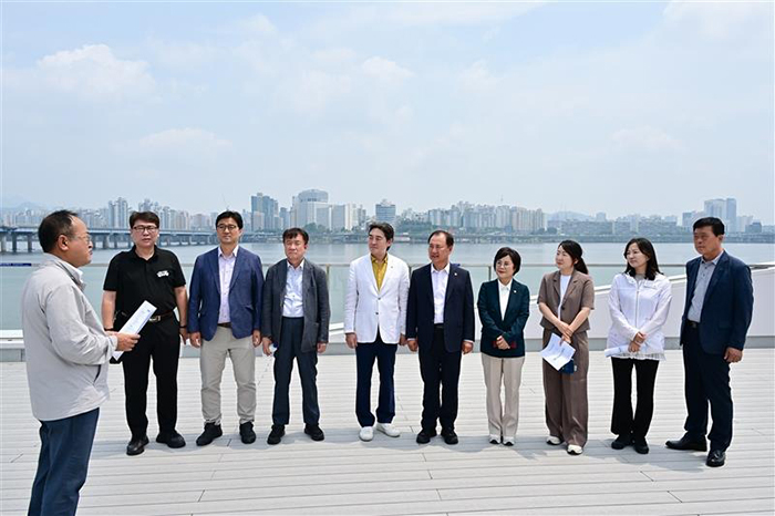 서울시의회 교통위원회, 한강버스와 선착장 진행상황 및 이용자 안전확보 현황 점검 기사 이미지