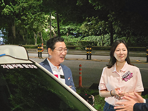윤영희 시의원, 심야 자율주행택시에 탑승해 운행 시스템 점검 기사 이미지