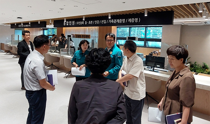 최영숙·서정인 구의원, 분동된 신설동 주민센터 신청사 방문 기사 이미지