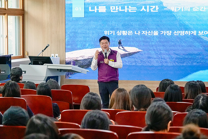 이필형 동대문구청장, 고교생에 ‘위기 극복과 변화’ 특강 펼쳐 기사 이미지