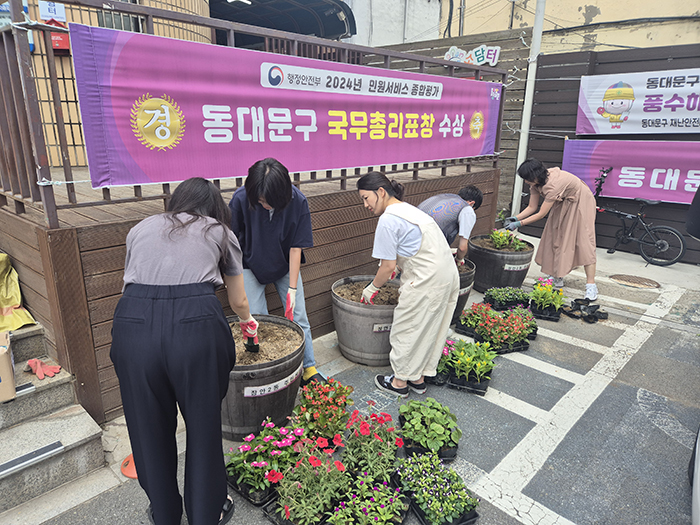동대문구, 여름꽃 식재로 무더위 속 활기 더해 기사 이미지