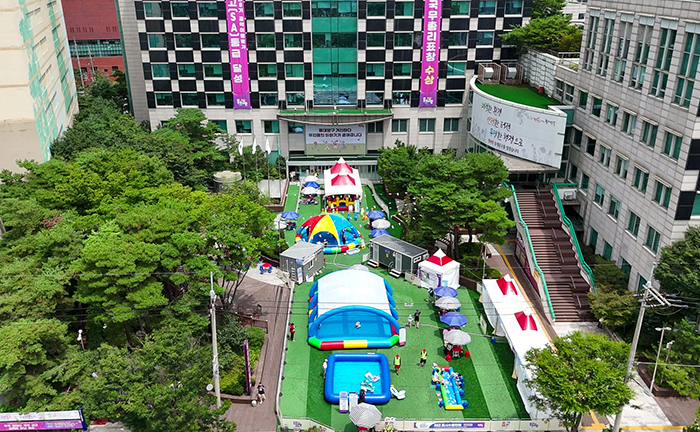 이필형 동대문구청장, 배봉산근린공원 및 구청 앞 광장 어린이 물놀이장 현장 점검 기사 이미지