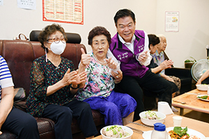동대문구, 8월 한 달간 총 56개소 경로당 주말 쉼터로 확대 개방·운영 기사 이미지
