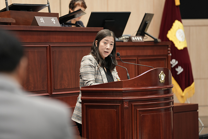 정서윤 구의원, ‘시립동대문구도서관’ 건립과 ‘출연기관의 행정’에 대해 구정질문 기사 이미지