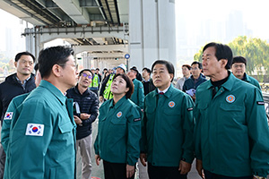 김용호 서울시의원, ‘잠수교 전면 보행화 사업’ 현장 점검 기사 이미지