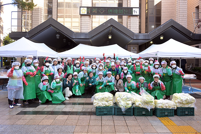 중구새마을부녀회, ‘사랑의 김장 나눔’으로 이웃에 따뜻한 온정 전해 기사 이미지