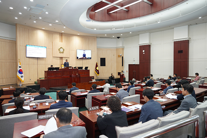  동대문구의회, 23일간 일정의 '제348회 정례회' 개회...2026년 새해 예산안 9,824억여원 심사 기사 이미지