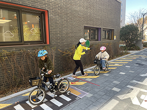 동대문구, 유아‧청소년 대상 ‘실습형 교통안전 교육’ 성료 기사 이미지