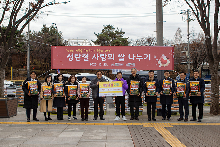 동안교회, 19년째 이어온 성탄 나눔… 백미 2만7000kg 기탁 기사 이미지