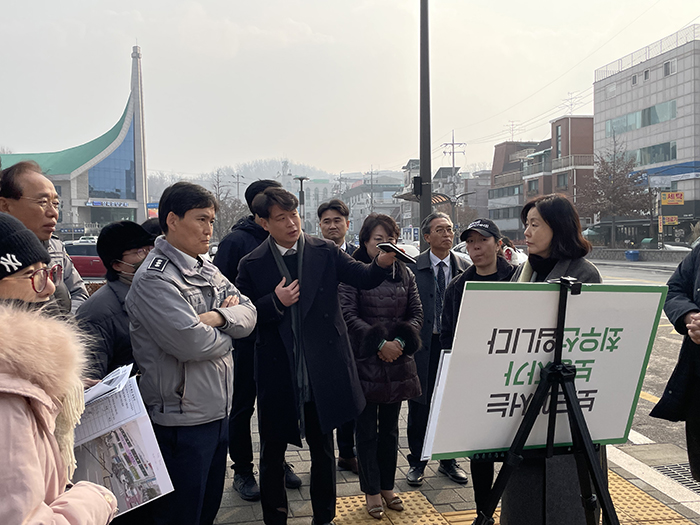 박남규 동대문구의원, 삼육서울병원 교차로 주민보행 불편 해소 위한 현장간담회 가져 기사 이미지