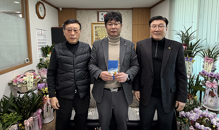 장안3동장학회, 32년째 이어온 나눔… 장안1동 학생들에게 장학금 전달 기사 이미지