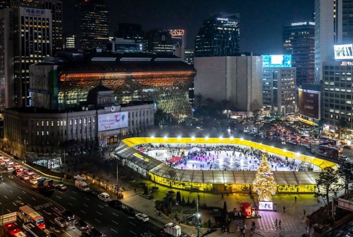 서울광장 스케이트장, 시즌 종료…12월에 다시 만나요! 기사 이미지