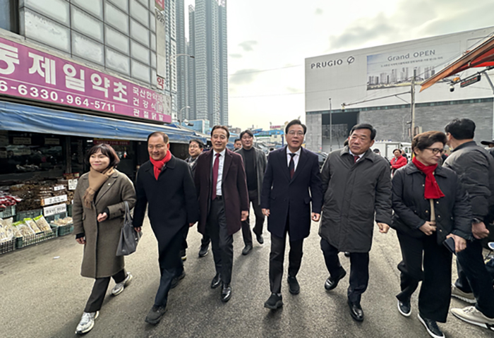 이병윤 서울시의회 교통위원장, 경동시장 청년몰 국민의힘 민생경제 현장간담회 참석 기사 이미지