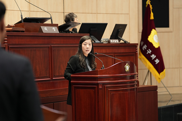 정서윤 동대문구의원, 구정질문서 “서울시-구 협력·사업추진 전반 문제” 강도 높게 지적 기사 이미지