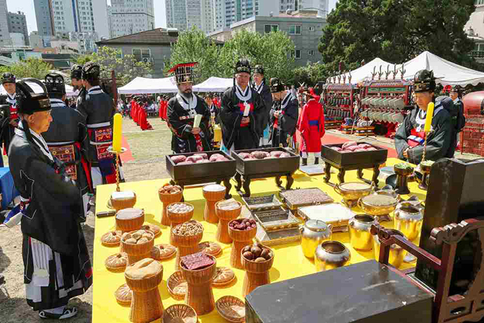 도심 한복판에 펼쳐진 ‘왕의 제례’…동대문구, 제47회 선농대제 성황 기사 이미지