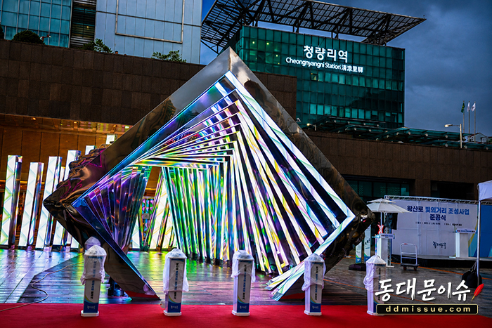 왕산로 ‘빛의거리’ 준공…청량리역 광장 미디어아트로 새단장