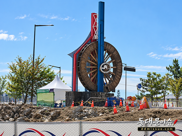 군자교옆 녹지대 30년 물레방아만 남았다…녹지는 비상구 공사중