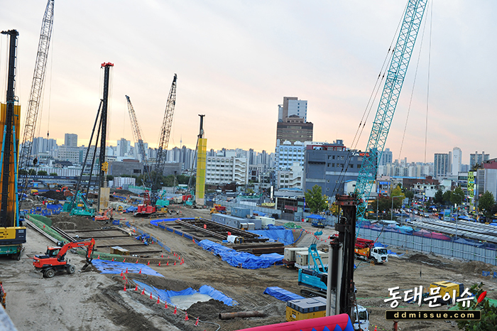 2018년 당시 구 롯데백화점 청량리점 철거공사와 신축공사모습